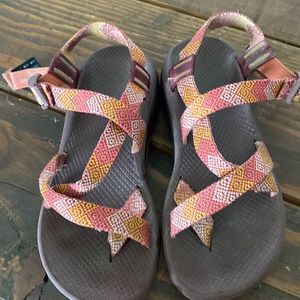 Chaco/Z/Cloud women’s size 9 outdoor sandal. Gently used item, great tread!